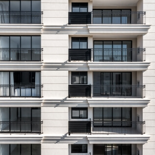 Iluminação em apartamentos: Conheça as vantagens da utilização de janelas de piso ao teto